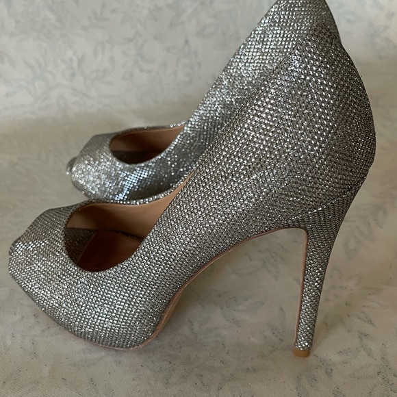Badgley Mishka Champagne sparkle Platform high heels - Picture 3 of 5